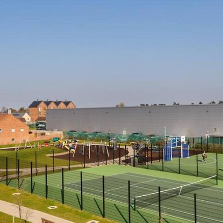 Contemporary Trumpington Apartment With Self Check-In ,Free On-Site Parking, Terrace, Super Fast Wifi & 5 Mins Drive To Papworth & Addenbrookes Hospitals Cambridge  Exteriör bild