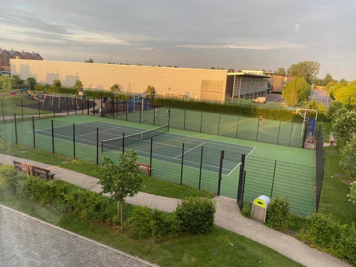 Contemporary Trumpington Apartment With Self Check-In ,Free On-Site Parking, Terrace, Super Fast Wifi & 5 Mins Drive To Papworth & Addenbrookes Hospitals Cambridge  Exteriör bild