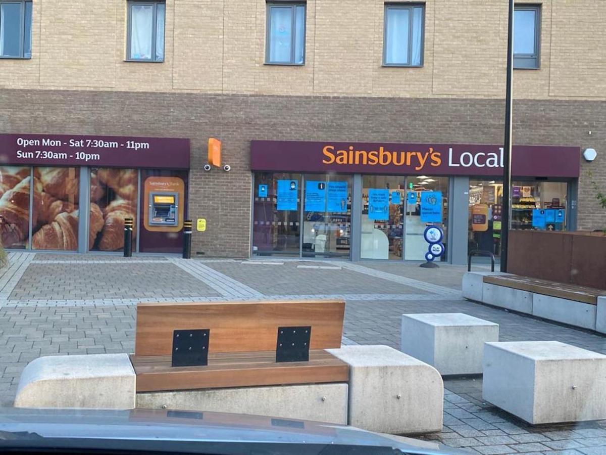 Contemporary Trumpington Apartment With Self Check-In ,Free On-Site Parking, Terrace, Super Fast Wifi & 5 Mins Drive To Papworth & Addenbrookes Hospitals Cambridge  Exteriör bild