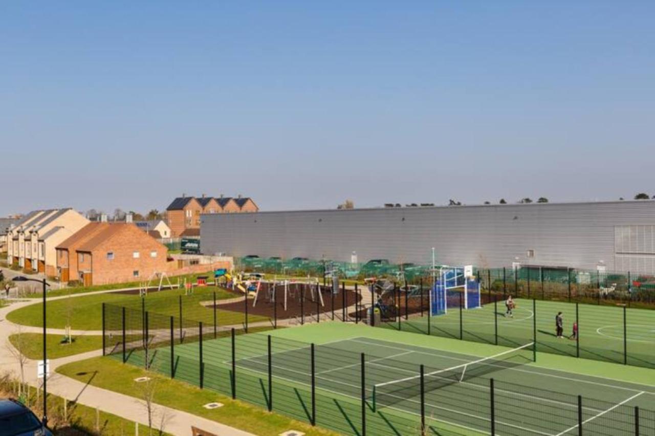 Contemporary Trumpington Apartment With Self Check-In ,Free On-Site Parking, Terrace, Super Fast Wifi & 5 Mins Drive To Papworth & Addenbrookes Hospitals Cambridge  Exteriör bild