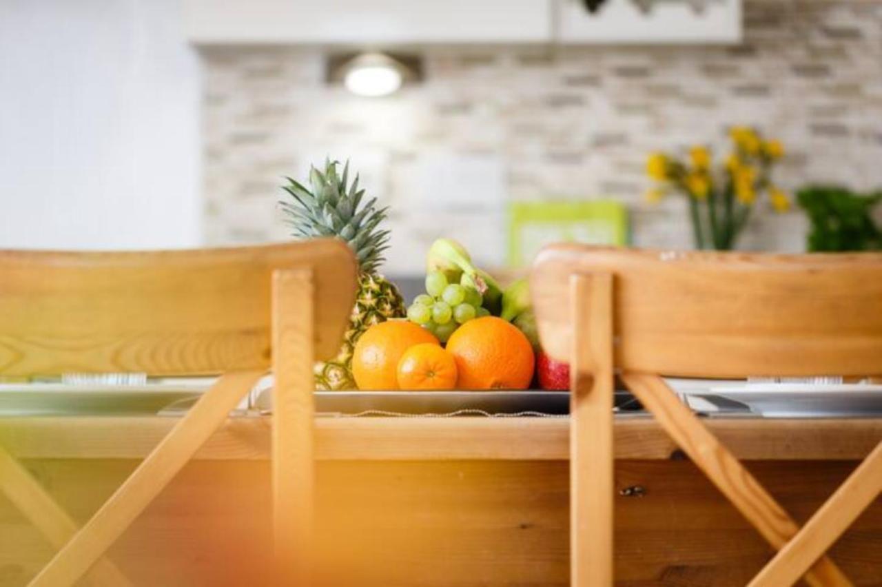 Contemporary Trumpington Apartment With Self Check-In ,Free On-Site Parking, Terrace, Super Fast Wifi & 5 Mins Drive To Papworth & Addenbrookes Hospitals Cambridge  Exteriör bild