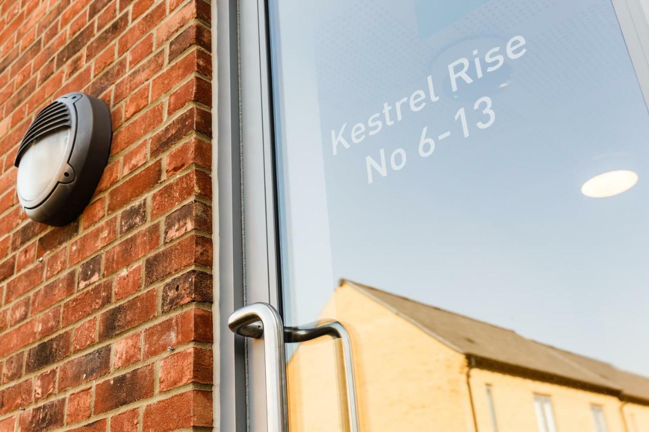 Contemporary Trumpington Apartment With Self Check-In ,Free On-Site Parking, Terrace, Super Fast Wifi & 5 Mins Drive To Papworth & Addenbrookes Hospitals Cambridge  Exteriör bild