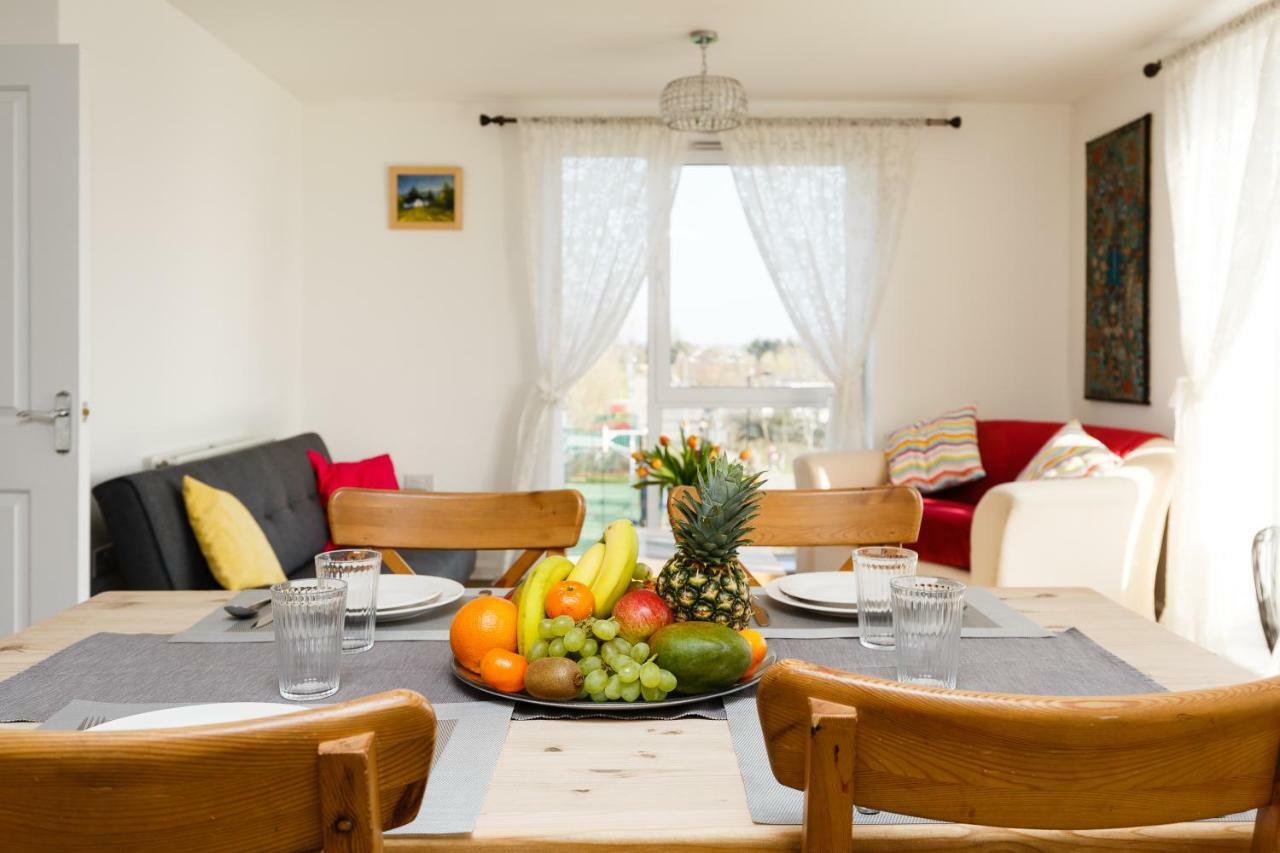 Contemporary Trumpington Apartment With Self Check-In ,Free On-Site Parking, Terrace, Super Fast Wifi & 5 Mins Drive To Papworth & Addenbrookes Hospitals Cambridge  Exteriör bild
