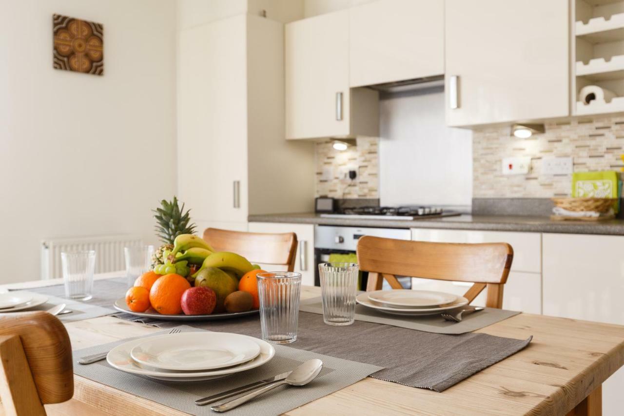 Contemporary Trumpington Apartment With Self Check-In ,Free On-Site Parking, Terrace, Super Fast Wifi & 5 Mins Drive To Papworth & Addenbrookes Hospitals Cambridge  Exteriör bild