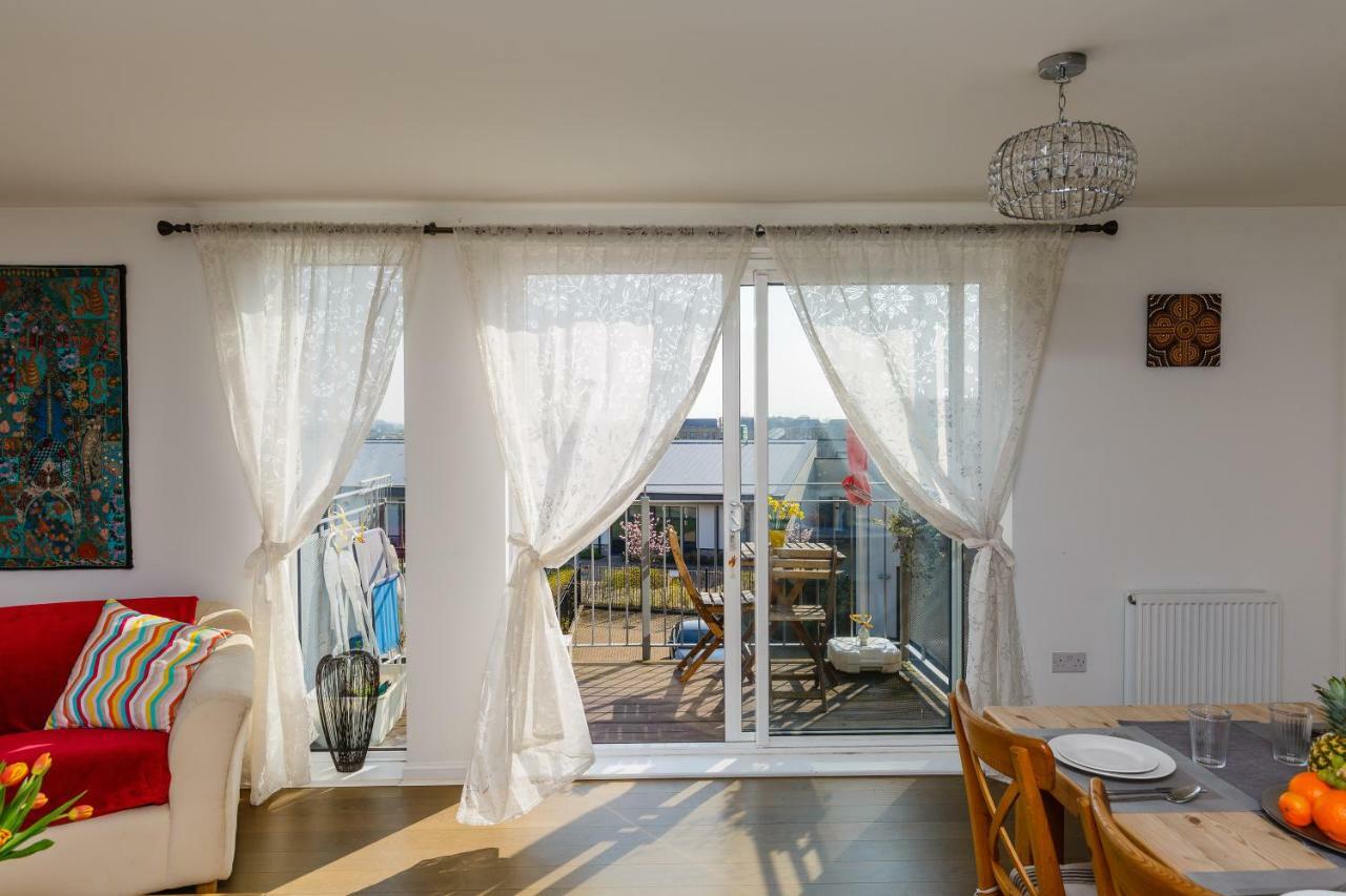 Contemporary Trumpington Apartment With Self Check-In ,Free On-Site Parking, Terrace, Super Fast Wifi & 5 Mins Drive To Papworth & Addenbrookes Hospitals Cambridge  Exteriör bild