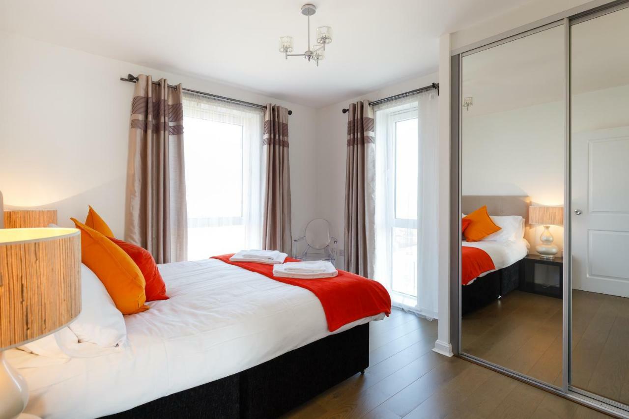 Contemporary Trumpington Apartment With Self Check-In ,Free On-Site Parking, Terrace, Super Fast Wifi & 5 Mins Drive To Papworth & Addenbrookes Hospitals Cambridge  Exteriör bild