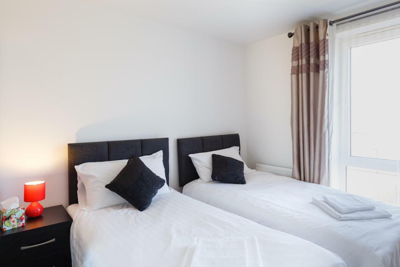Contemporary Trumpington Apartment With Self Check-In ,Free On-Site Parking, Terrace, Super Fast Wifi & 5 Mins Drive To Papworth & Addenbrookes Hospitals Cambridge  Exteriör bild